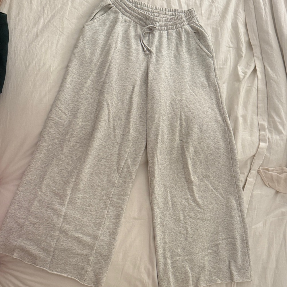 Hollister Light Heather Gray Low Rise Sweatpants